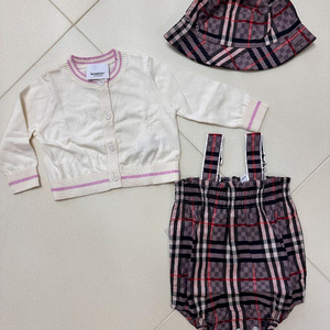 (새상품)버버리 베이비 체커보드 바디슈트+가디건+모자 세트 이미지