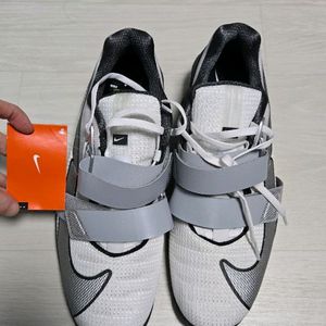 나이키 로말레오4 SE 화이트실버 역도화 헬스화 트레이너화 305mm 판매합니다