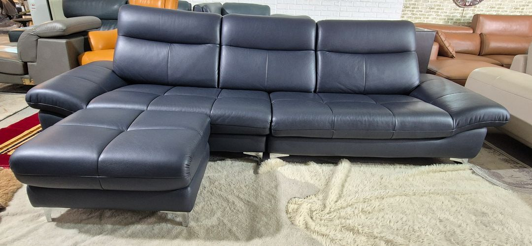 자코모 에비뉴엘 4인 천연면피 소가죽 소파+스툴--1