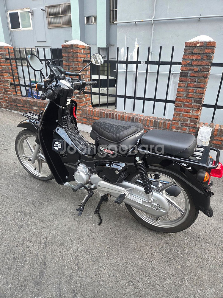 혼다 슈퍼커브 110 / 23년식 / 3,946KM 짧은키로수 A급--2