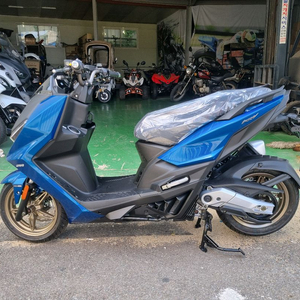 킴코 괴물스쿠터 200cc KRV200 이미지