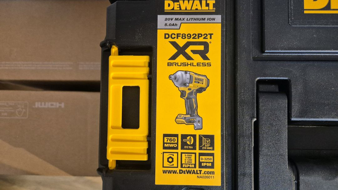 새상품 디월트 충전임팩렌치세트 DCF892P2T--1