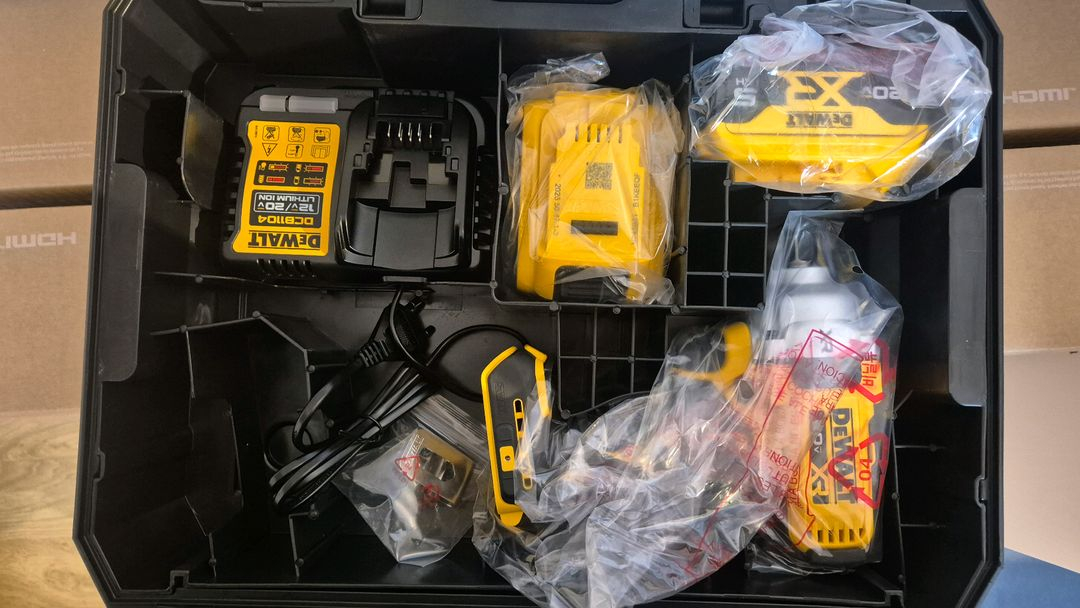 새상품 디월트 충전임팩렌치세트 DCF892P2T--3