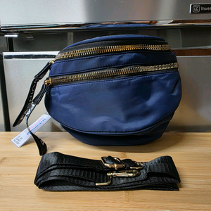 (새상품) Urbanoid 슬링백겸 파우치 이중수납 반달가방..네이비