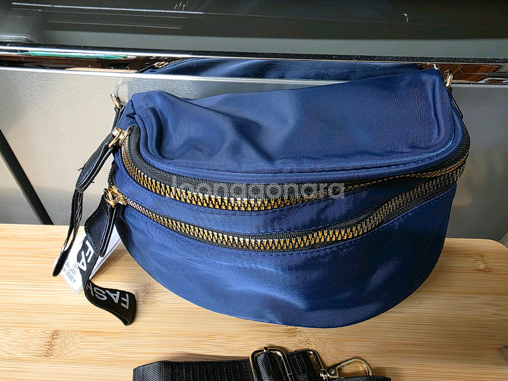 (새상품) Urbanoid 슬링백겸 파우치 이중수납 반달가방..네이비--1