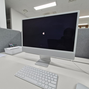 애플 아이맥 24인치 M1 8GB 실버