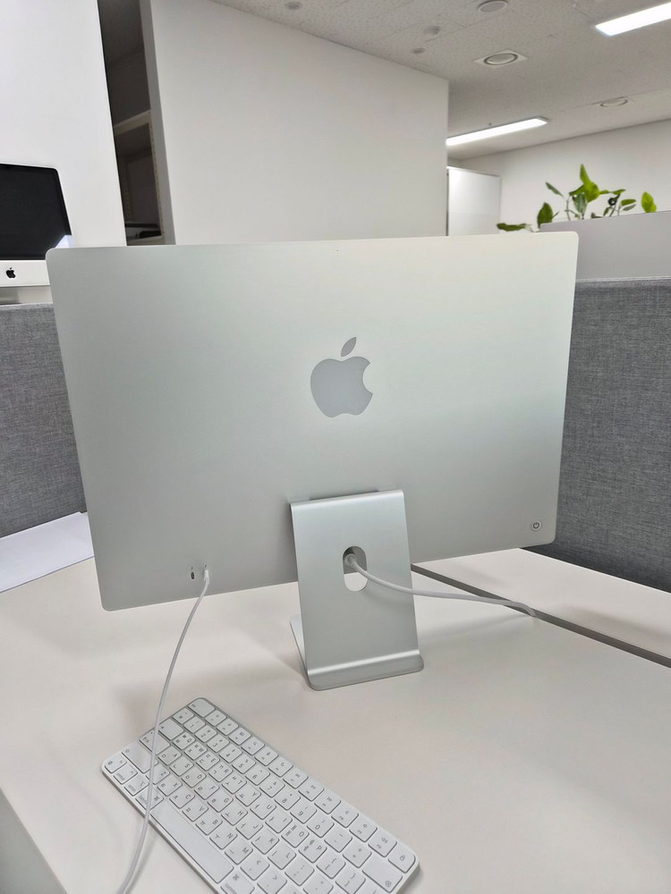 애플 아이맥 24인치 M1 8GB 실버 이미지