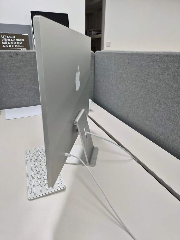 애플 아이맥 24인치 M1 8GB 실버 이미지