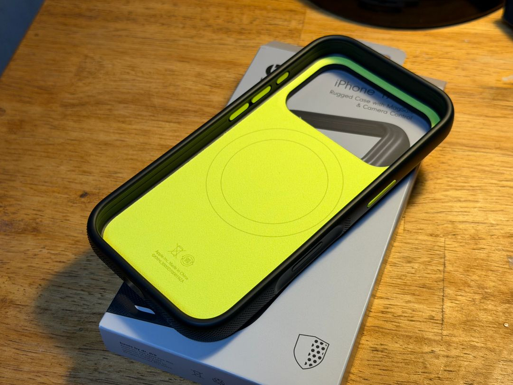 아이폰17프로 비츠 러기드케이스 팝니다--1