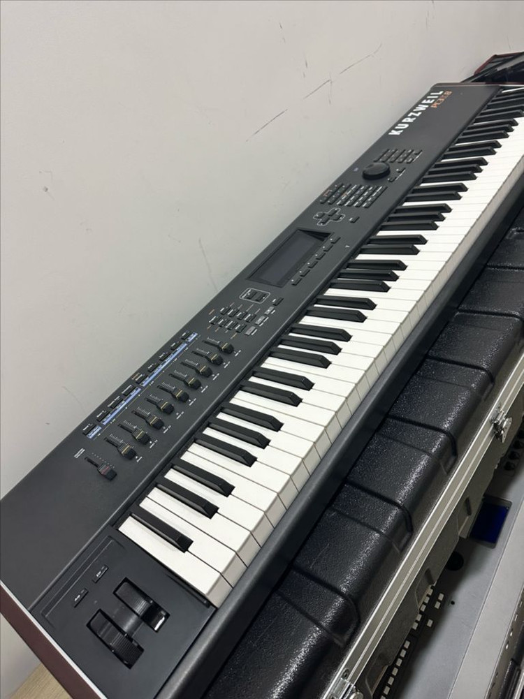 커즈와일 Kurzweil PC3K8 88건반 신디사이저 이미지