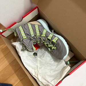 [나이키] 방한화 / 240 / 새 상품