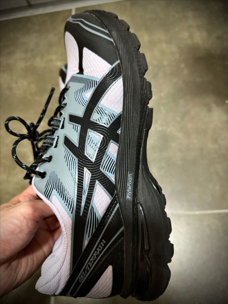 아식스 젤터레인 페이디드 애쉬 락 블랙 265--1