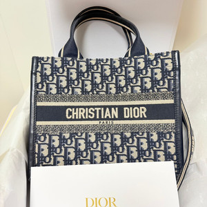 디올 북토트 스몰