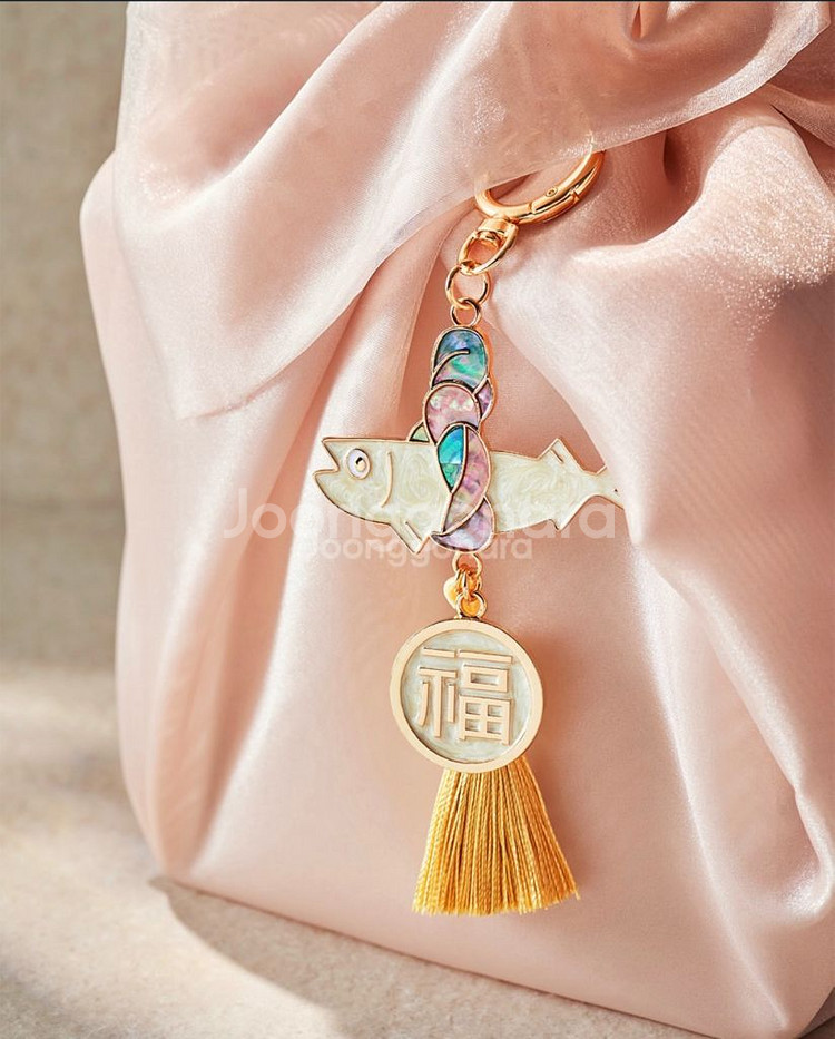 맘스터치 액막이 명태 키링--1