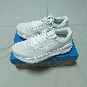 브룩스 남성 러닝화 고스트맥스1 새것 255 팝니다/글리세린/아드레날린/런닝화
