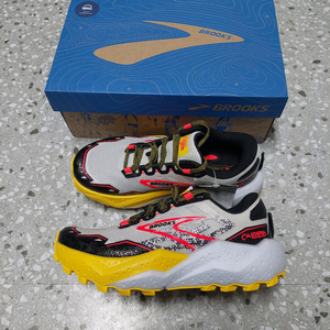 브룩스 여성 트레일 러닝화 칼데라7 새제품 230 235 240 팝니다