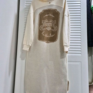 오즈세컨 니트 배색 후드원피스 팝니다.