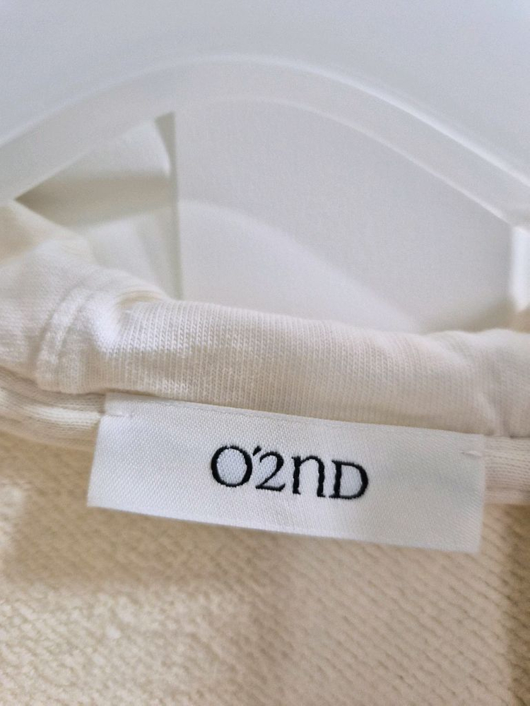 오즈세컨 니트 배색 후드원피스 팝니다.--2