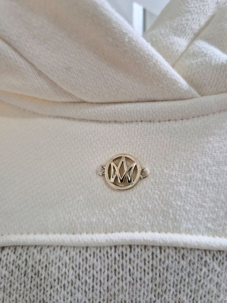 오즈세컨 니트 배색 후드원피스 팝니다.--4