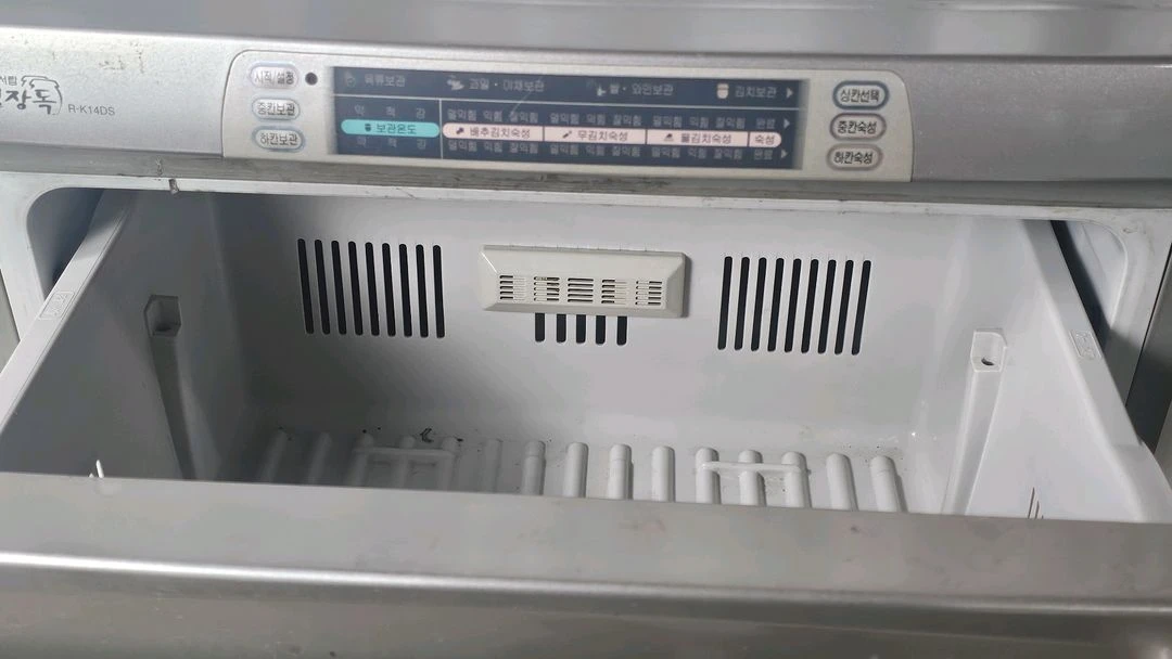 LG3단 김치냉장고 이미지