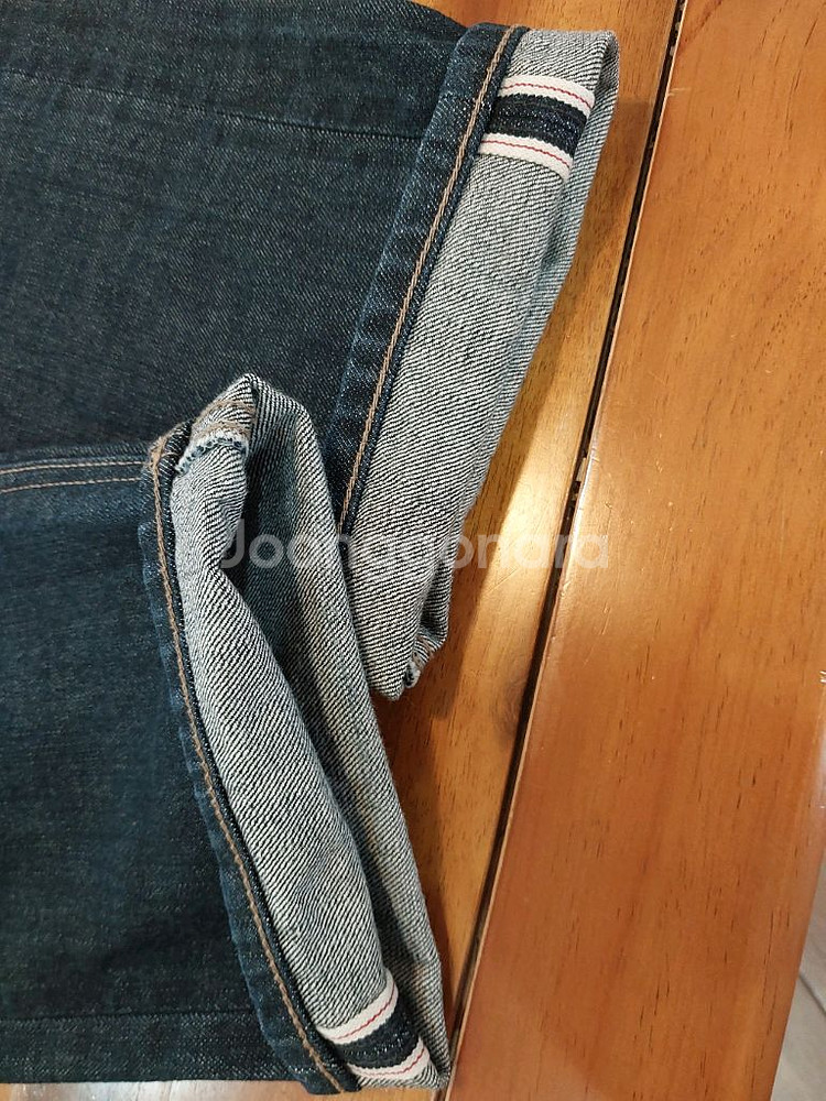 스파오 레귤러 스트레이트 셀비지 데님팬츠 28, 30 사이즈 두 벌 일괄 택포 2만원--3