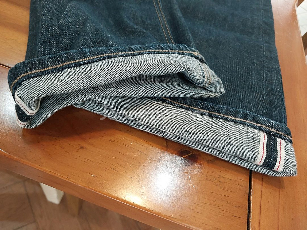 스파오 레귤러 스트레이트 셀비지 데님팬츠 28, 30 사이즈 두 벌 일괄 택포 2만원--7