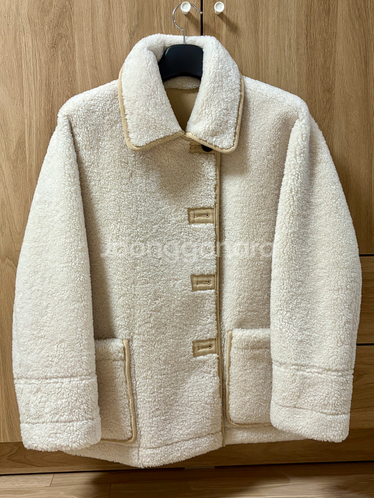 몽돌 리버시블 스웨이드 무스탕 베이지--1