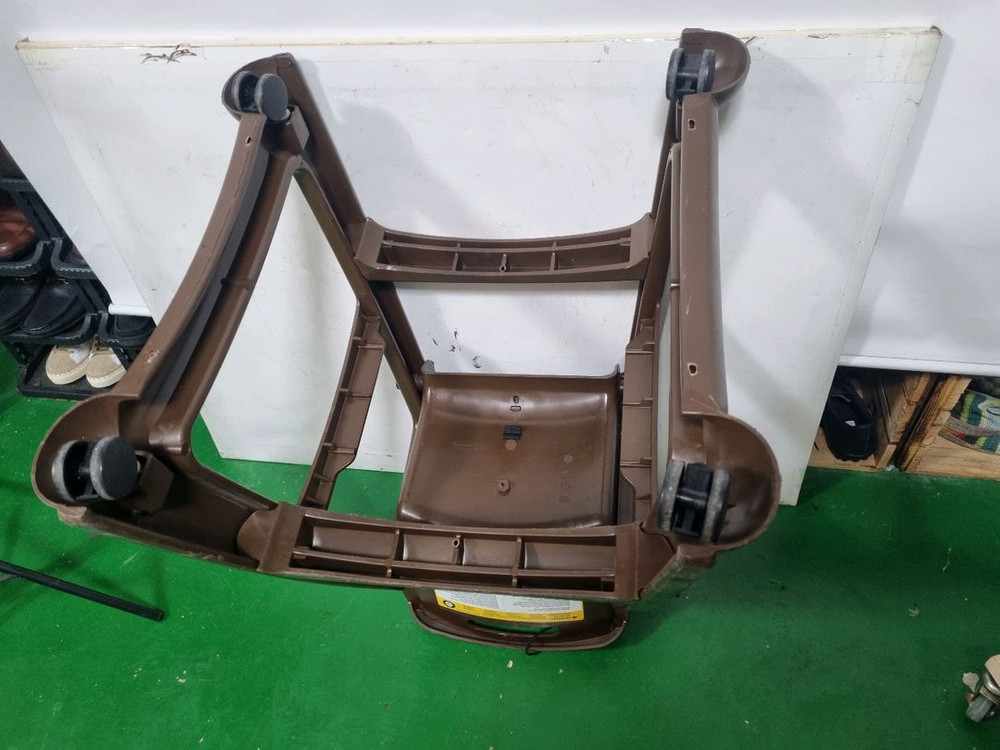 러버메이드 아기 식탁의자 브라운--3