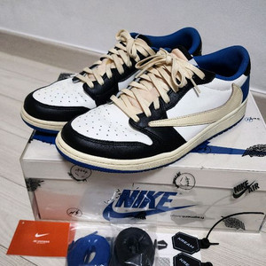 나이키 조던1 로우 트래비스스캇 프라그먼트 275사이즈