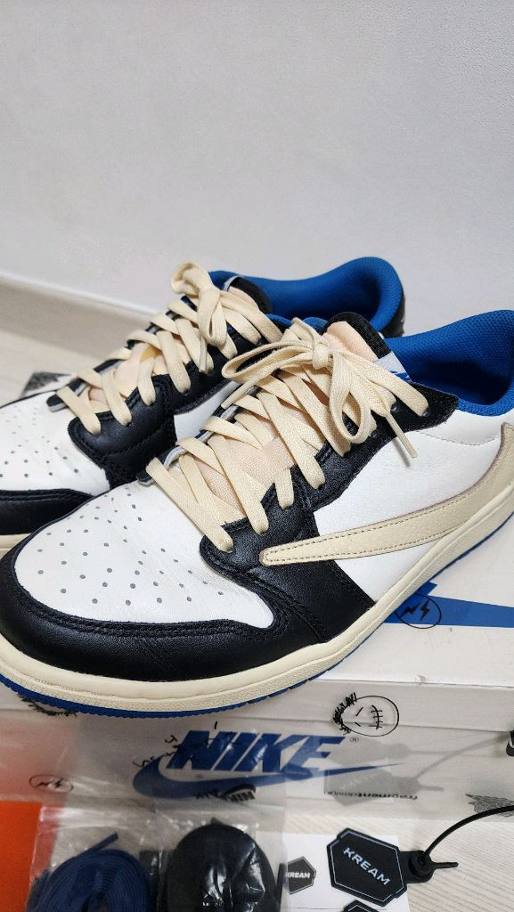 나이키 조던1 로우 트래비스스캇 프라그먼트 275사이즈--1