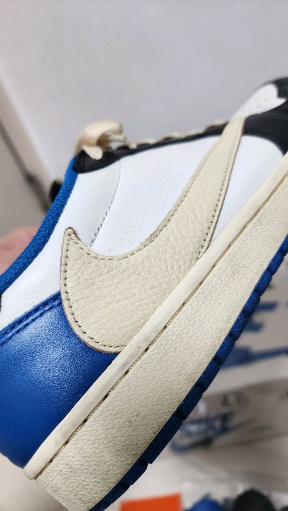 나이키 조던1 로우 트래비스스캇 프라그먼트 275사이즈--5