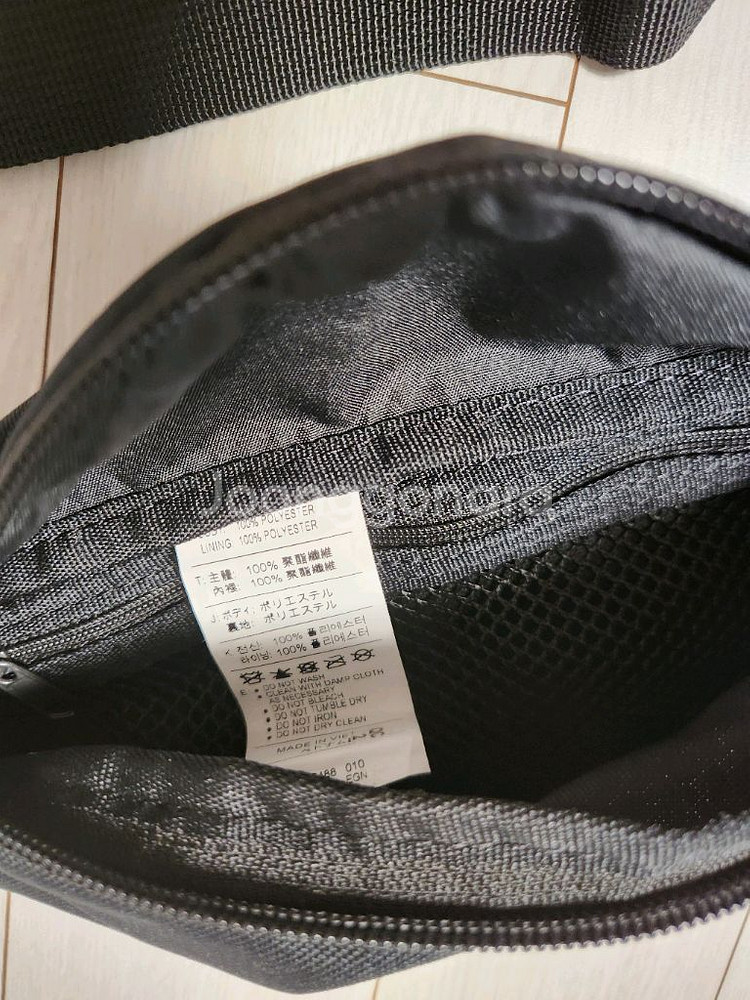 새상품급(미사용)나이키 스몰 헤리티지 웨이스트팩크로스백 및 힙색으로 다용도 사용가능해요여러 중고사이트에도 같이 판매--9