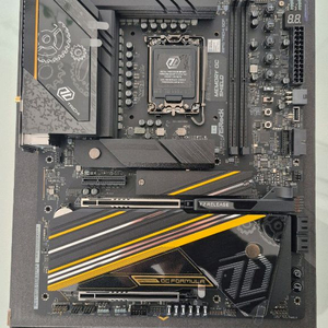 ASRock Z890 Taichi OCF 메인보드 단순개봉 새제품 팝니다