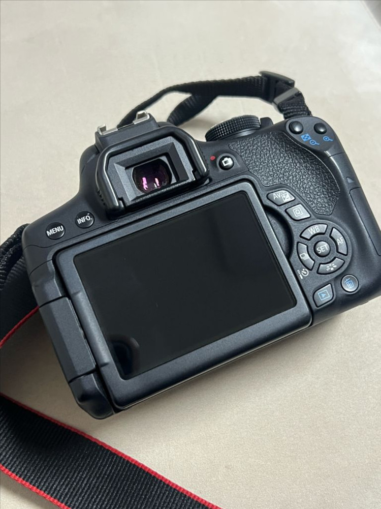 캐논 EOS 750D, EFS 18-135mm 이미지