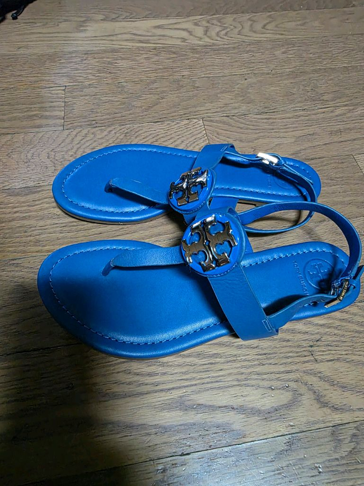 토리버치 여성 가죽 쪼리 샌들--1