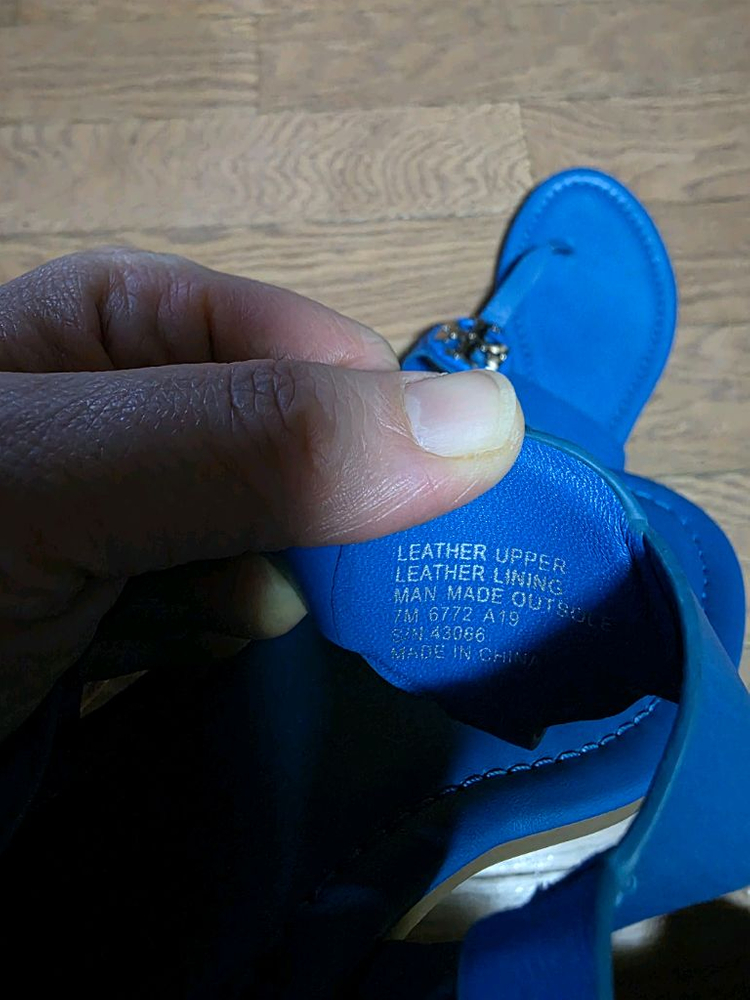 토리버치 여성 가죽 쪼리 샌들--5