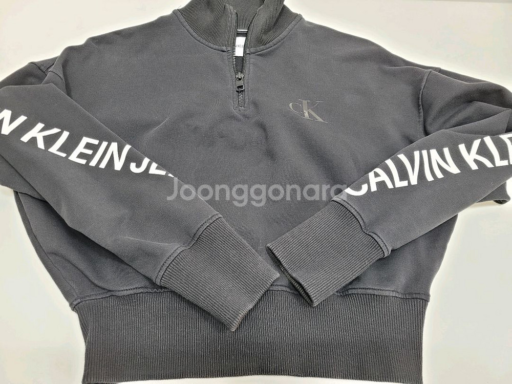 캘빈클라인 22FW 세미 크롭 하프 집업 맨투맨 / 여 XS 블랙--2