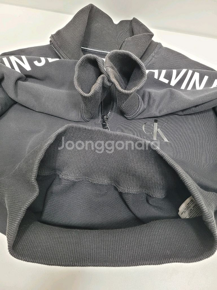 캘빈클라인 22FW 세미 크롭 하프 집업 맨투맨 / 여 XS 블랙--5