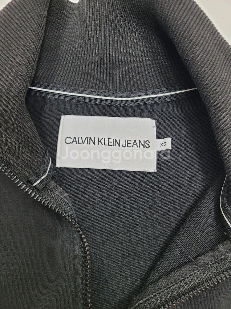 캘빈클라인 22FW 세미 크롭 하프 집업 맨투맨 / 여 XS 블랙--6