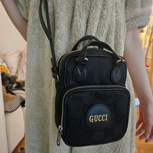 구찌 오프더그리드 크로스 숄더백