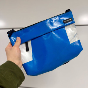 [프라이탁] 루 숄더백 (얼모스트 올블루, 화이트 포인트)