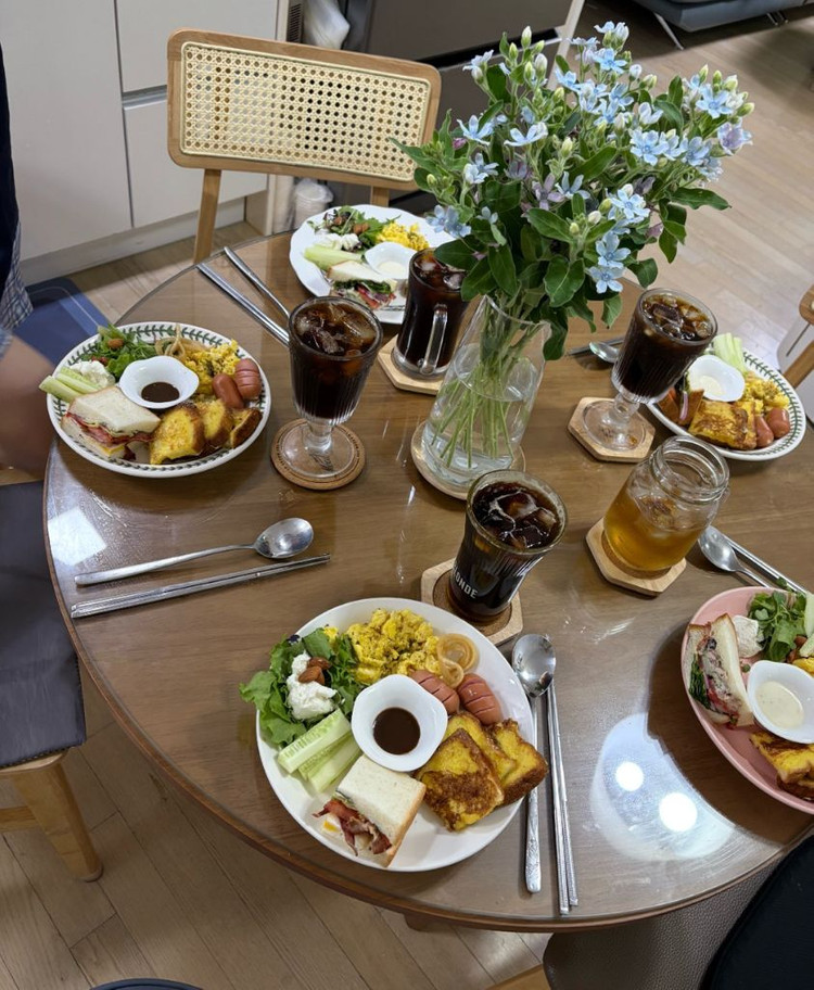 <<<급처리>>>>원목 라탄 다이닝테이블+의자3개 판매 이미지