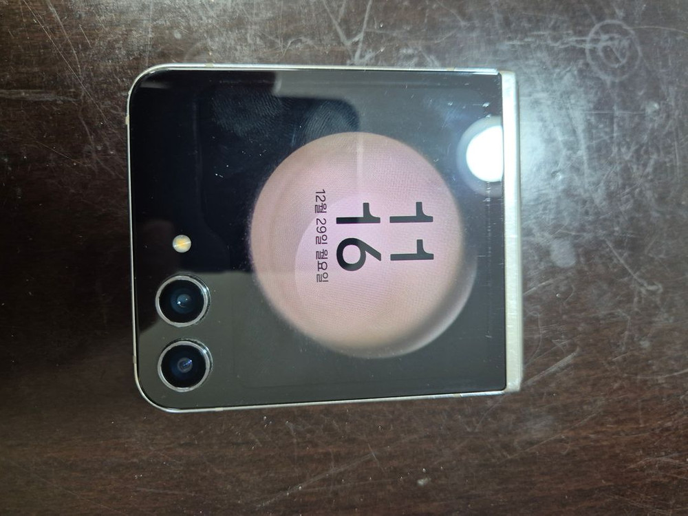 [SKT] 겔럭시 Z플립5 512GB 베이지 팝니다. 이미지