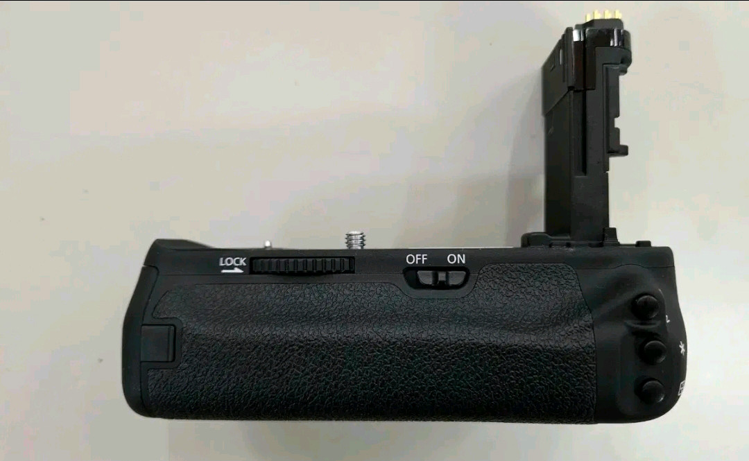 캐논 BG-E21 배터리그립 육두막 6Dmark2 세로그립 BGE21 이미지