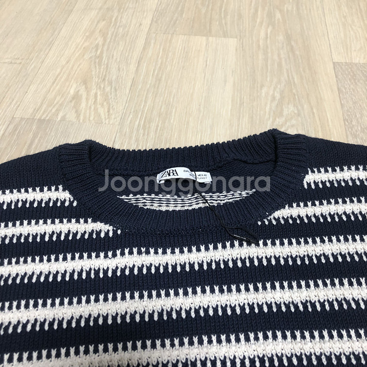 (L) 새상품 자라 ZARA SS 스트라이프 라운드 네이비 니트--4