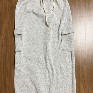 회색 트레이닝 카고 스커트