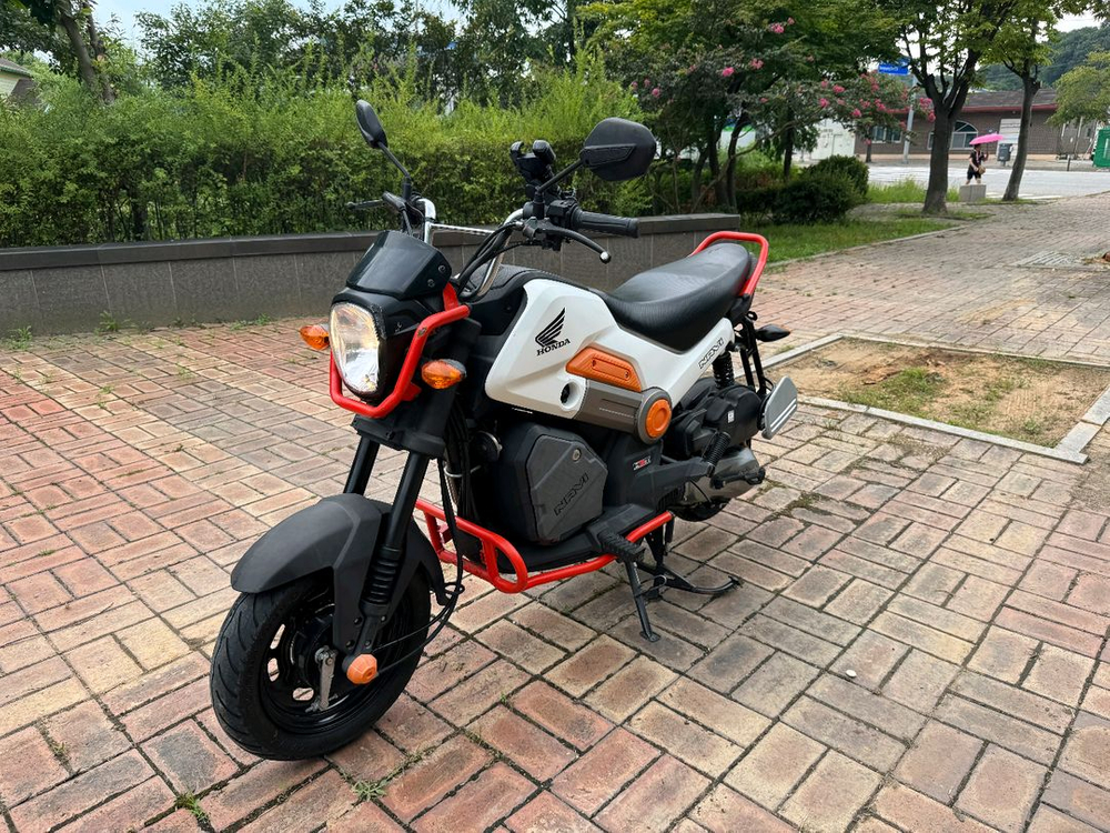 혼다 나비110 17년형 화이트차량 짧은키로수 팝니다--5