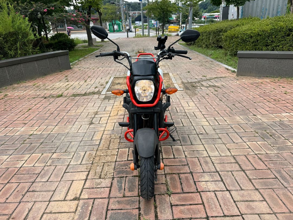 혼다 나비110 17년형 화이트차량 짧은키로수 팝니다--6