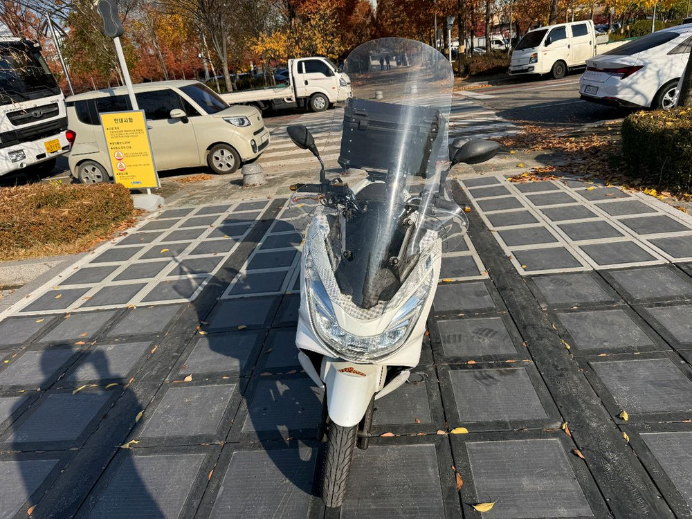 혼다 pcx150 15년 화이트컬러 짧은키로수 판매합니다--2