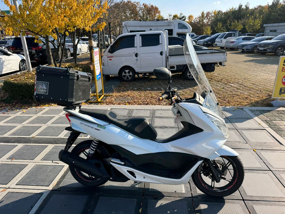 혼다 pcx150 15년 화이트컬러 짧은키로수 판매합니다--3